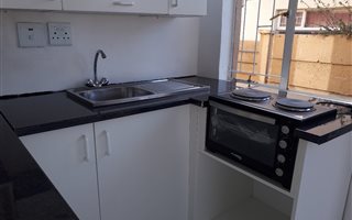 1 Bedroom Garden Cottage in Illiondale