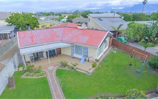 3 Bedroom House in Parow North