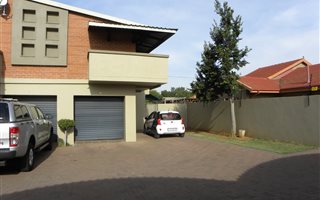 2 Bedroom Simplex in Waverley