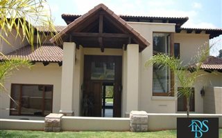 4 Bedroom Cluster in Houghton Estate