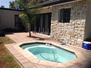 2 Bedroom House in Bergvliet