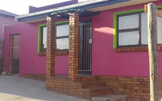 2 Bedroom House in Tiry Ville
