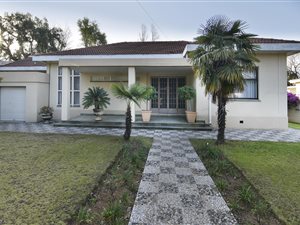 5 Bed House in Bramley