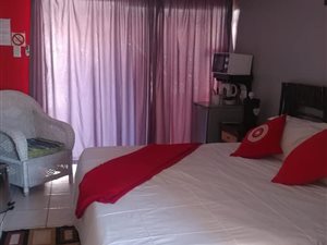 1 Bed Garden Cottage in Rustenburg Central