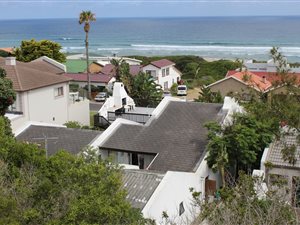 6 Bed House in Glentana