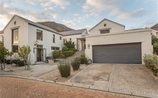 3 Bedroom House in Fernkloof