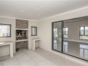 4 Bed House in Lovemore Park