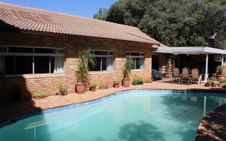 4 Bedroom House in Weltevreden Park