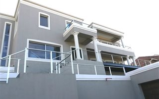 5 Bedroom House in Beachview