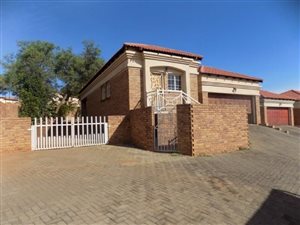 3 Bed Townhouse in Safari Gardens