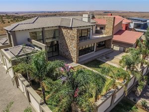 4 Bedroom House in Aqua Vista