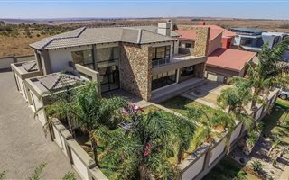 4 Bedroom House in Aqua Vista