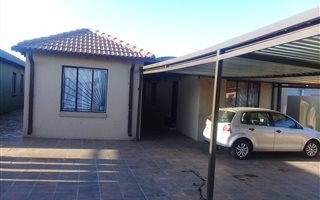 1 Bedroom Garden Cottage in Protea Glen