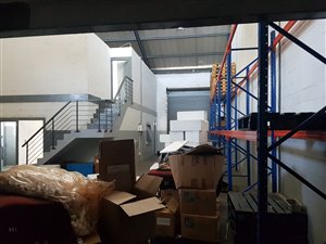 328 m² Industrial space in Airport Industria