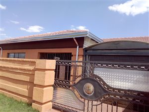 3 Bed House in Bophelong