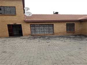 6 Bed House in Kwaggasrand