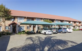 2 Bedroom Cluster in Rietfontein