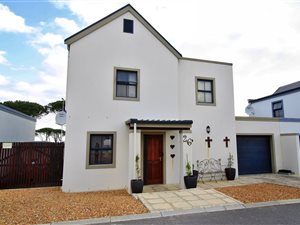3 Bed Cluster in Dennegeur