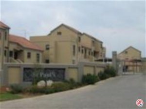 3 Bed Apartment in Paulshof