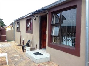 4 Bed House in Alra Park