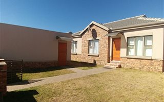 3 Bedroom Townhouse in Die Heuwel