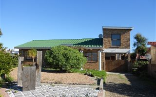 3 Bedroom House in Yzerfontein