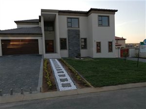 1 Bedroom Townhouse in Blue Valley Golf Estate