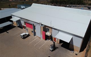 1600 m² Industrial space in Chloorkop