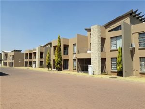 3 Bed Apartment in Vanderbijlpark SE8