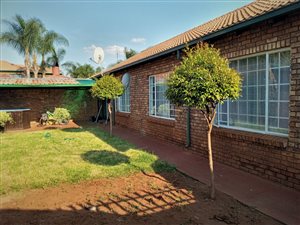 3 Bed House in Rooihuiskraal North