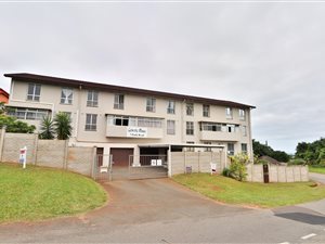 3 Bed Apartment in Illovo Beach