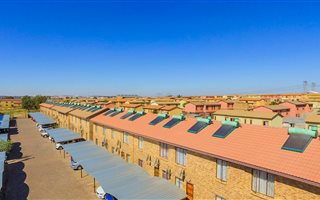 2 Bedroom Apartment in Olievenhoutbos