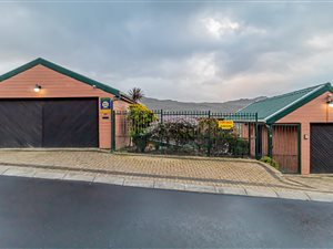 5 Bed House in Glencairn