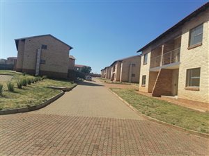 2 Bed Townhouse in Lenasia South