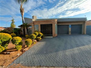 4 Bed House in Nirvana