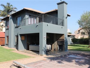 4 Bed House in Amberfield Manor