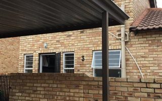 3 Bedroom Townhouse in Heuwelsig Estate