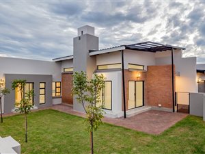 4 Bed House in Midstream Meadows