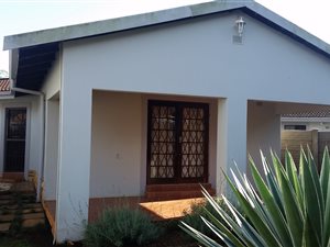 2 Bedroom Garden Cottage in Hillcrest Central