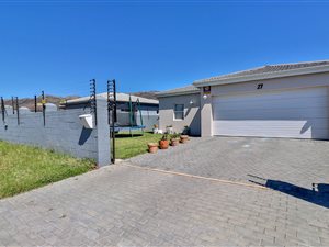 3 Bed House in Fairview Golf Estate