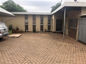 350 m² Commercial space in Carenvale