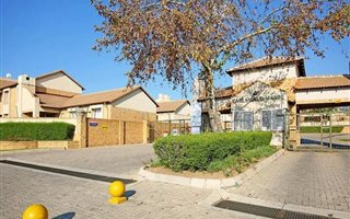 3 Bedroom Apartment in Carlswald Estate