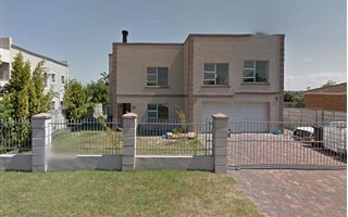 4 Bedroom House in De Oude Spruit