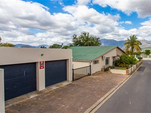 3 Bed House in Paarl Central East