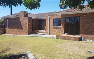 5 Bedroom House in De Oude Spruit