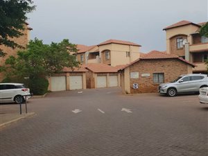 2 Bed Townhouse in Die Hoewes