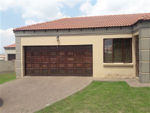 3 Bed Townhouse in Jackaroo Park