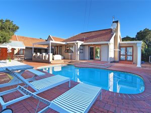 4 Bed House in Meadowridge
