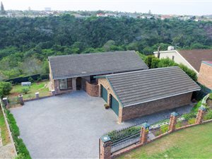 4 Bed House in Mangold Park