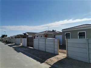 3 Bed House in New Macassar Village